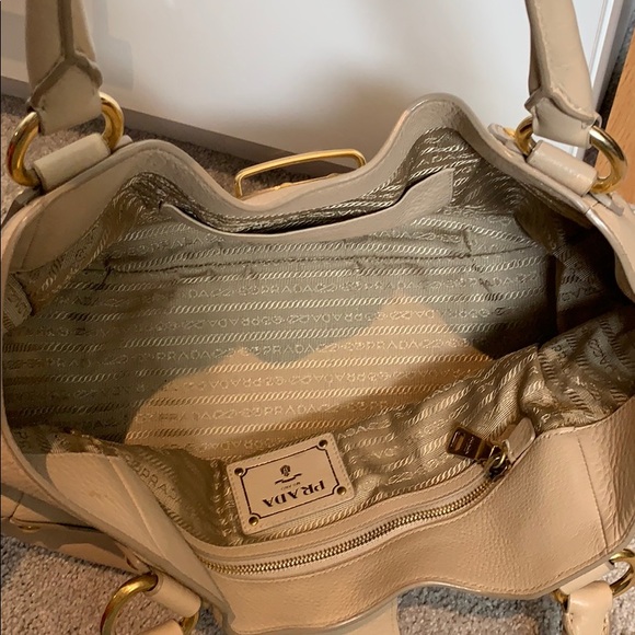 Authentic Prada Ivory Pushlock Tote Vitello Daino Medium Buckle bag - Picture 5 of 11